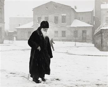 ROMAN VISHNIAC (1897-1990) A selection of six street scenes and portraits depicting Jewish life in Poland.